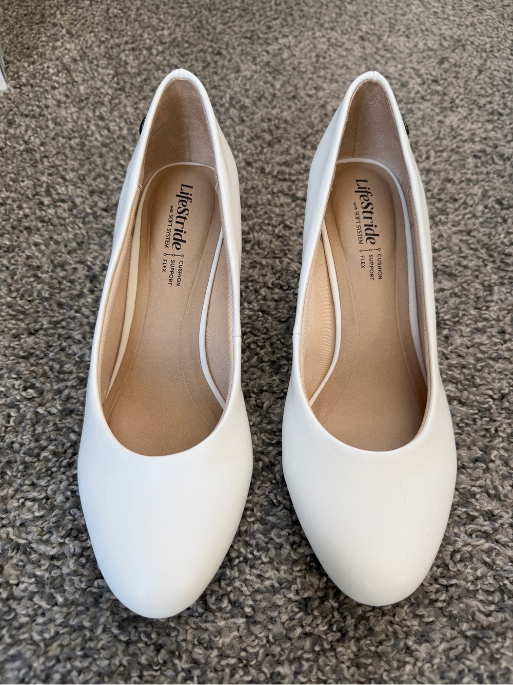 Life Stride Women's White Pumps - Picture 2 of 13